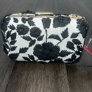 Kelly & Katie gold hardware crocheted like floral evening/daytime clutch purse